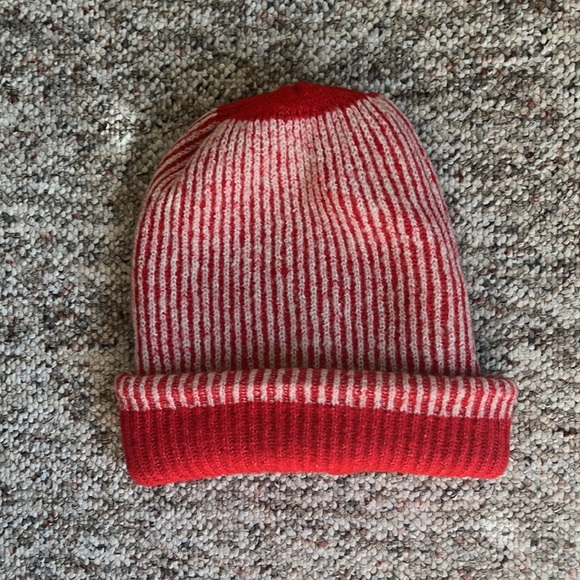 |4 for $20| 🤍  aerie - Reversible Red+White Stripped Tuque - Picture 7 of 8